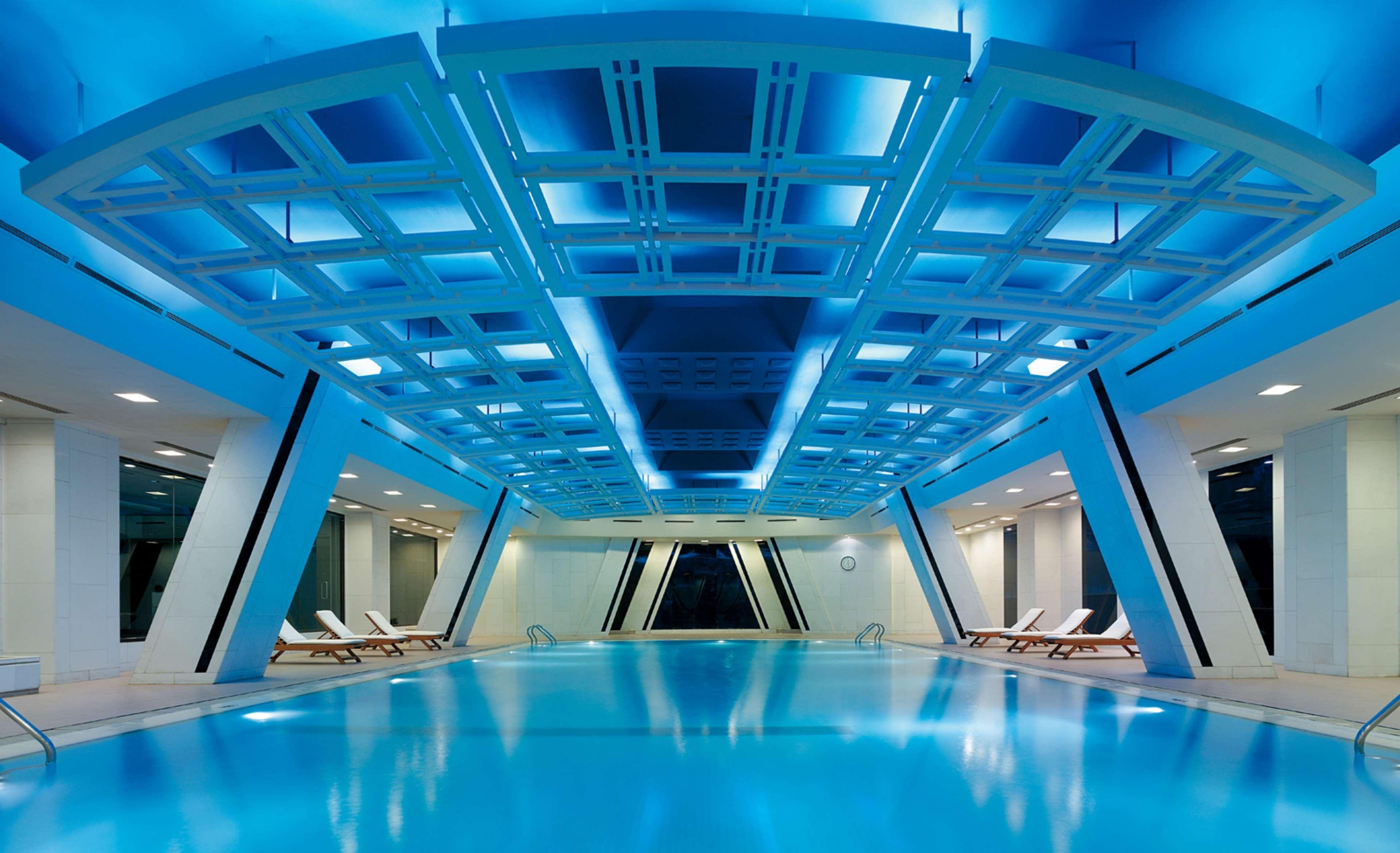 China World Hotel, Hotel