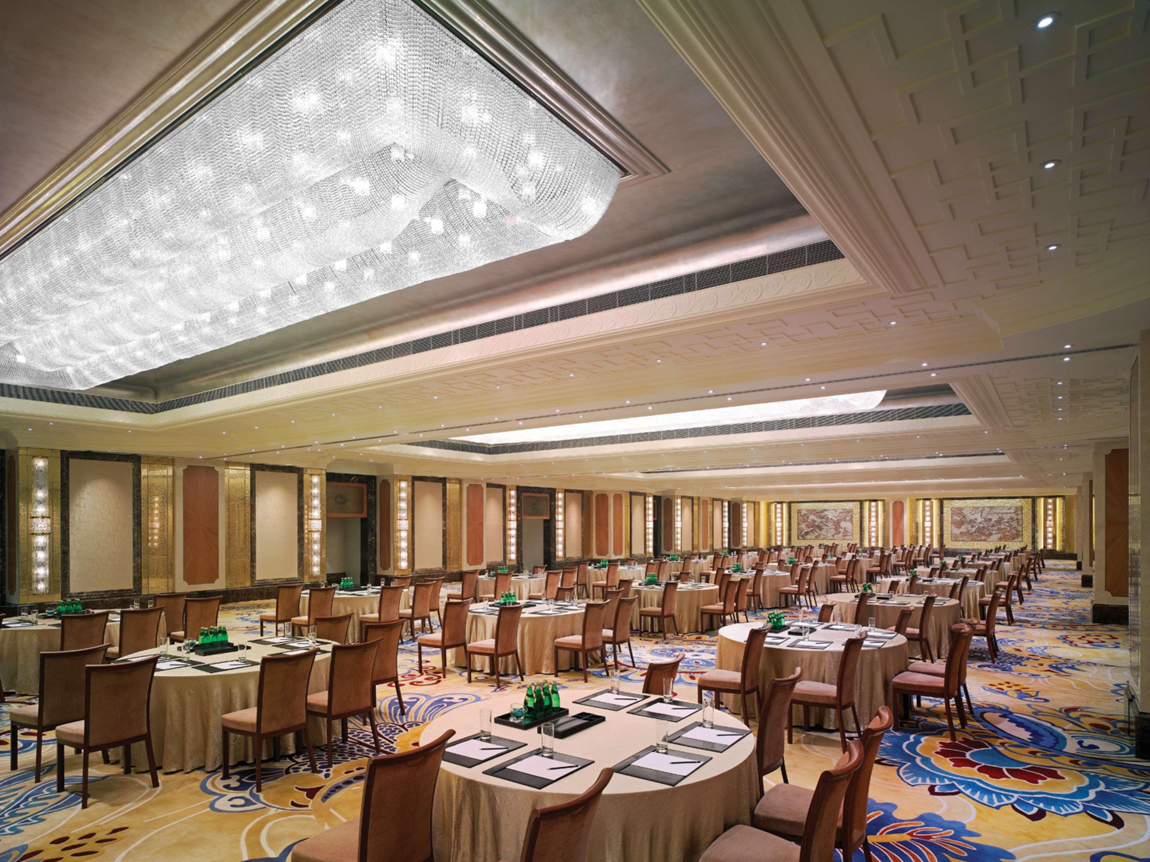 China World Hotel, 5*